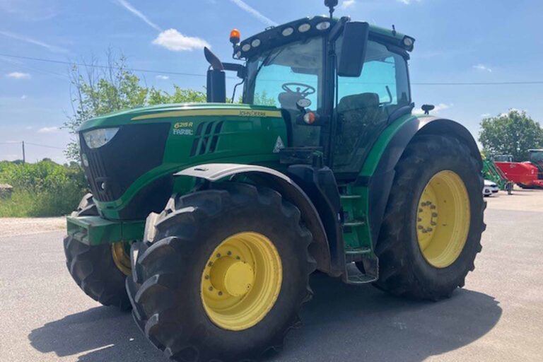 John Deere 6215R
