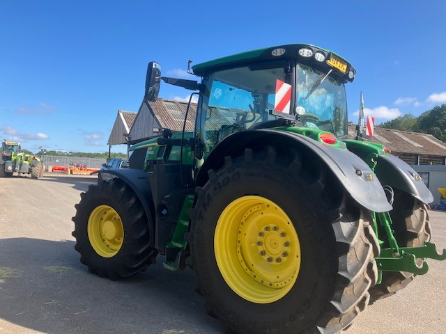 John Deere 6R 195