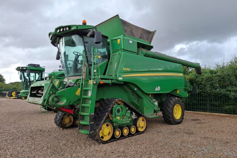 John Deere T670i