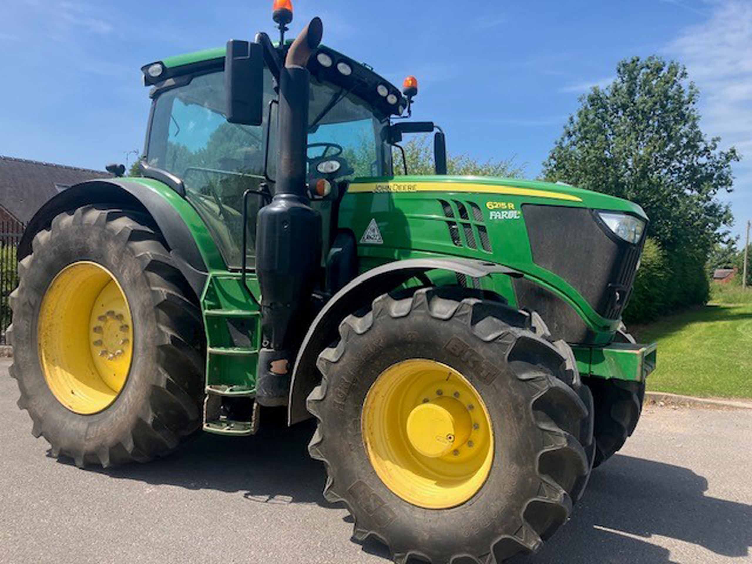 John Deere 6215R