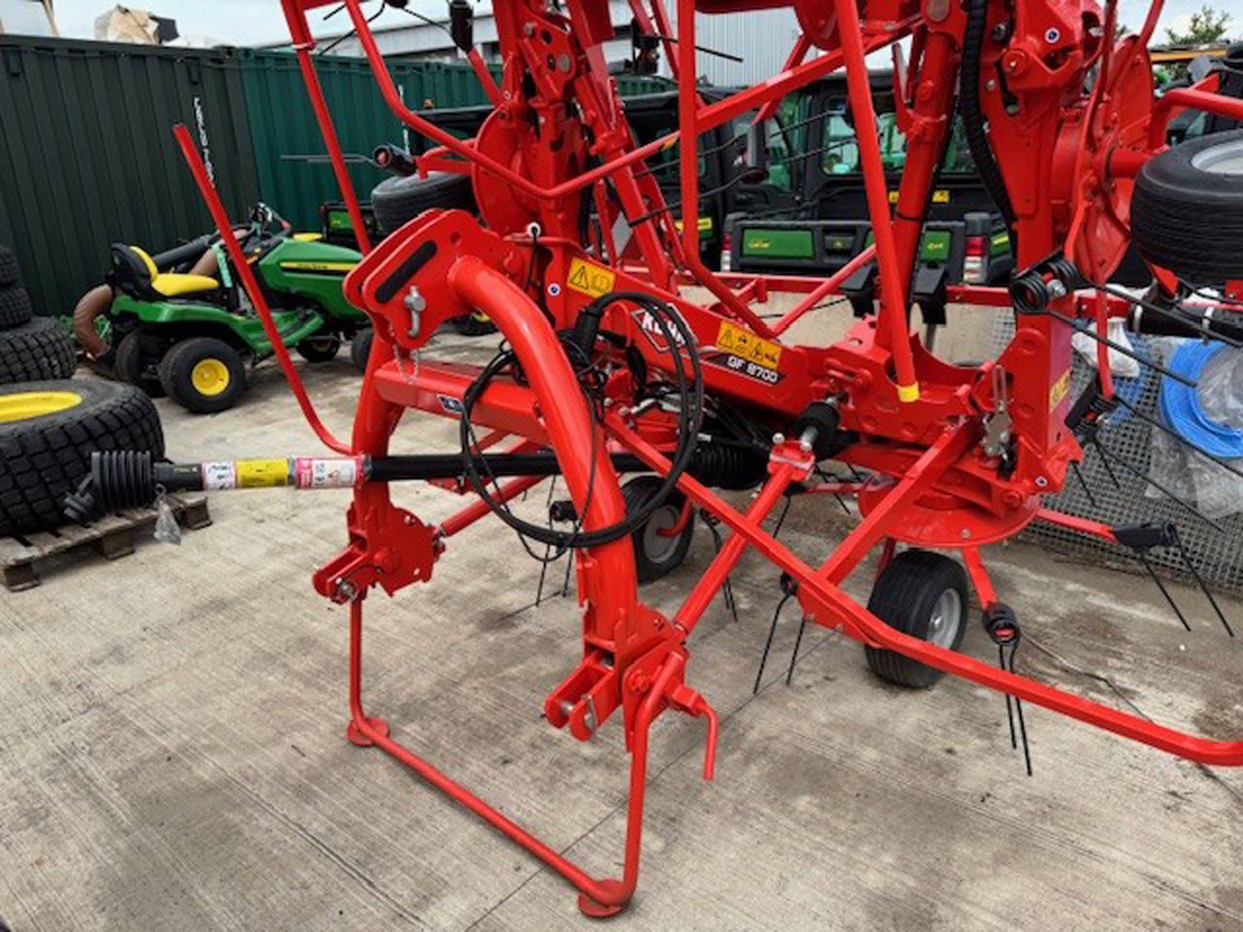 KUHN GF 8700