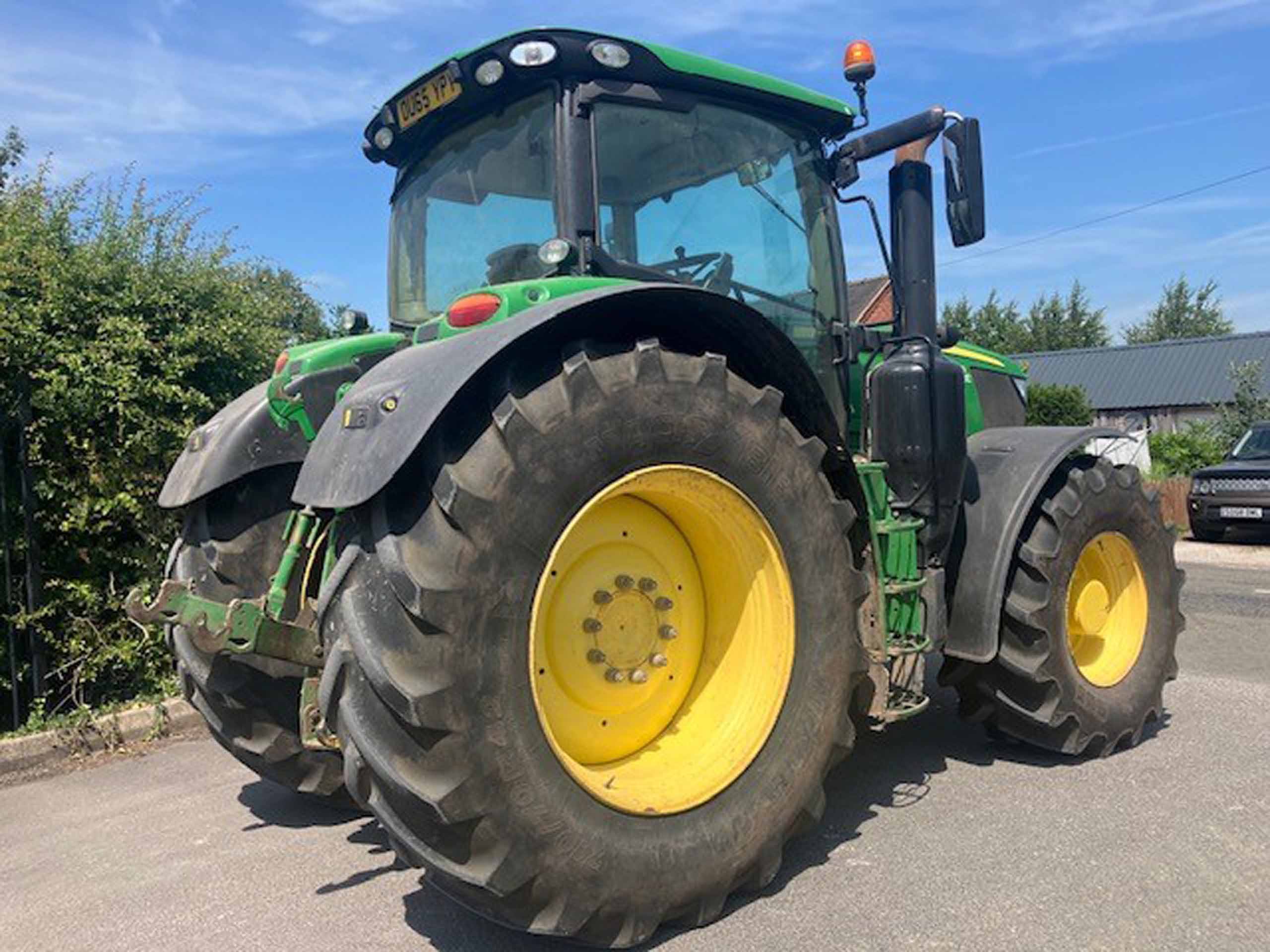 John Deere 6215R