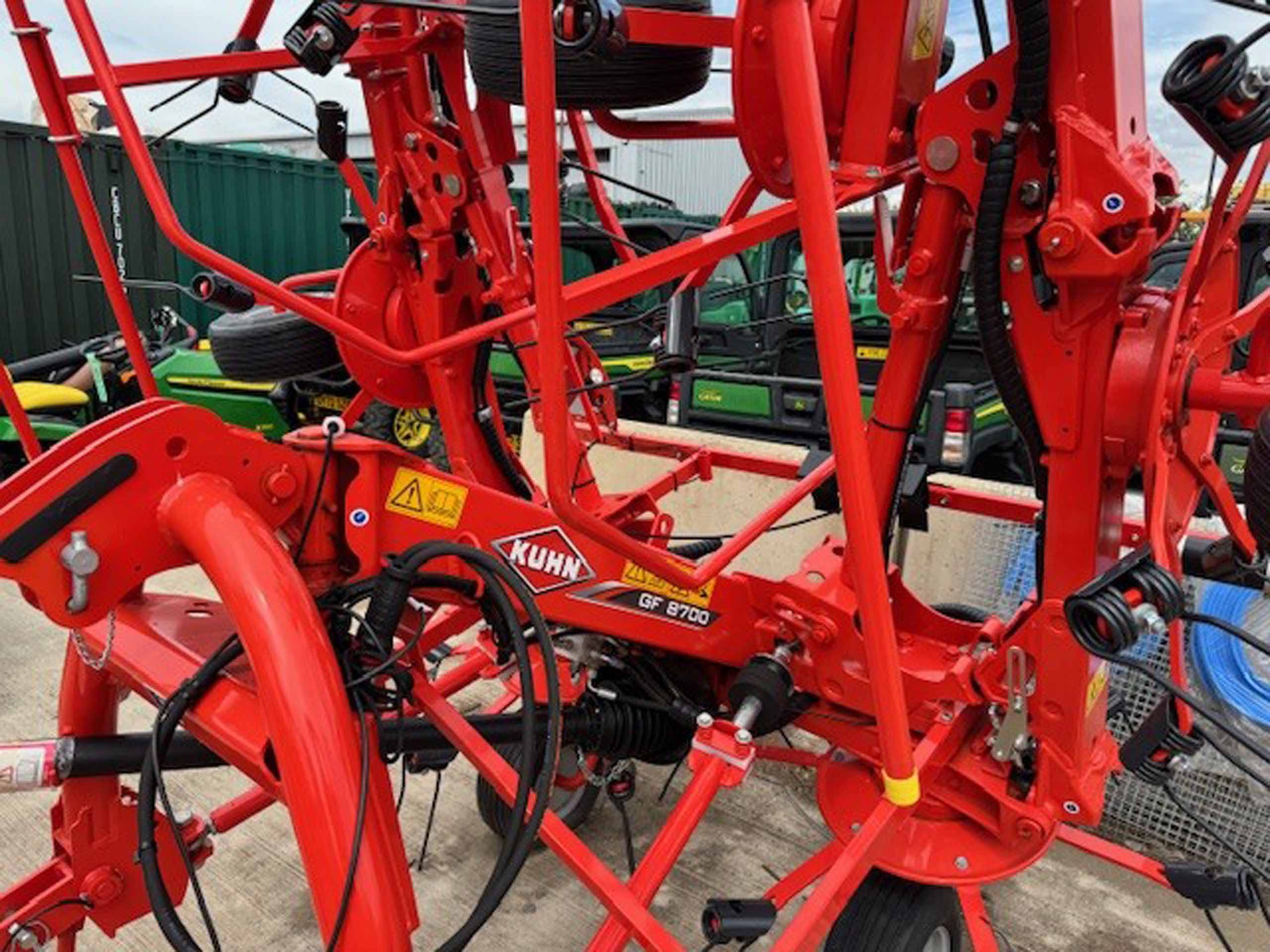 KUHN GF 8700