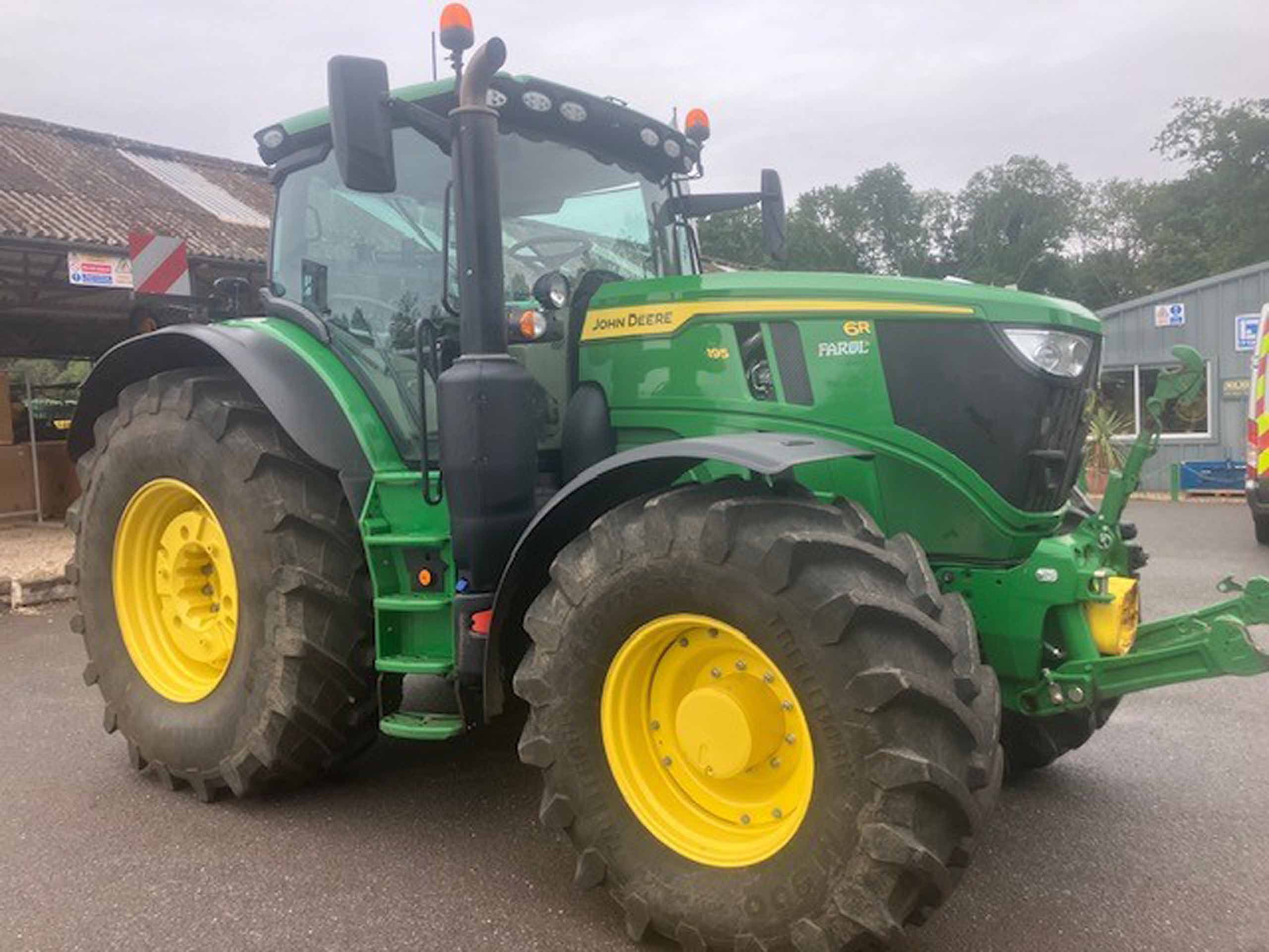 John Deere 6R 195
