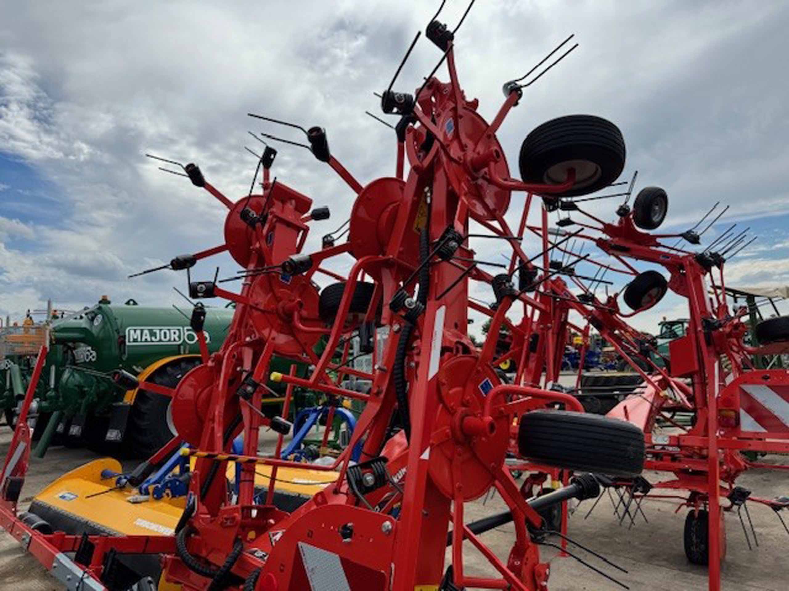 KUHN GF 8700