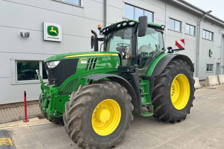 John Deere 6215R