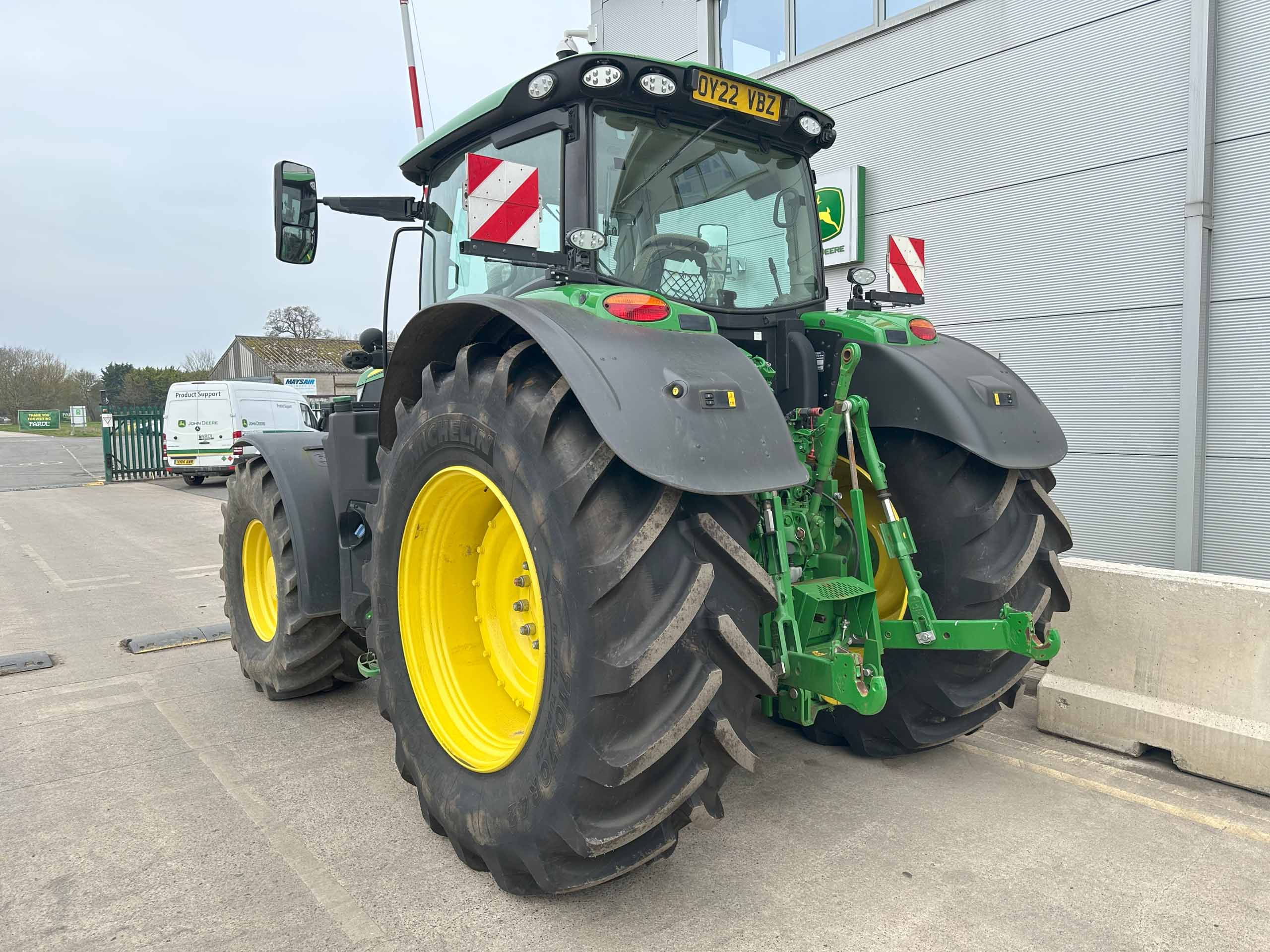 John Deere 6215R