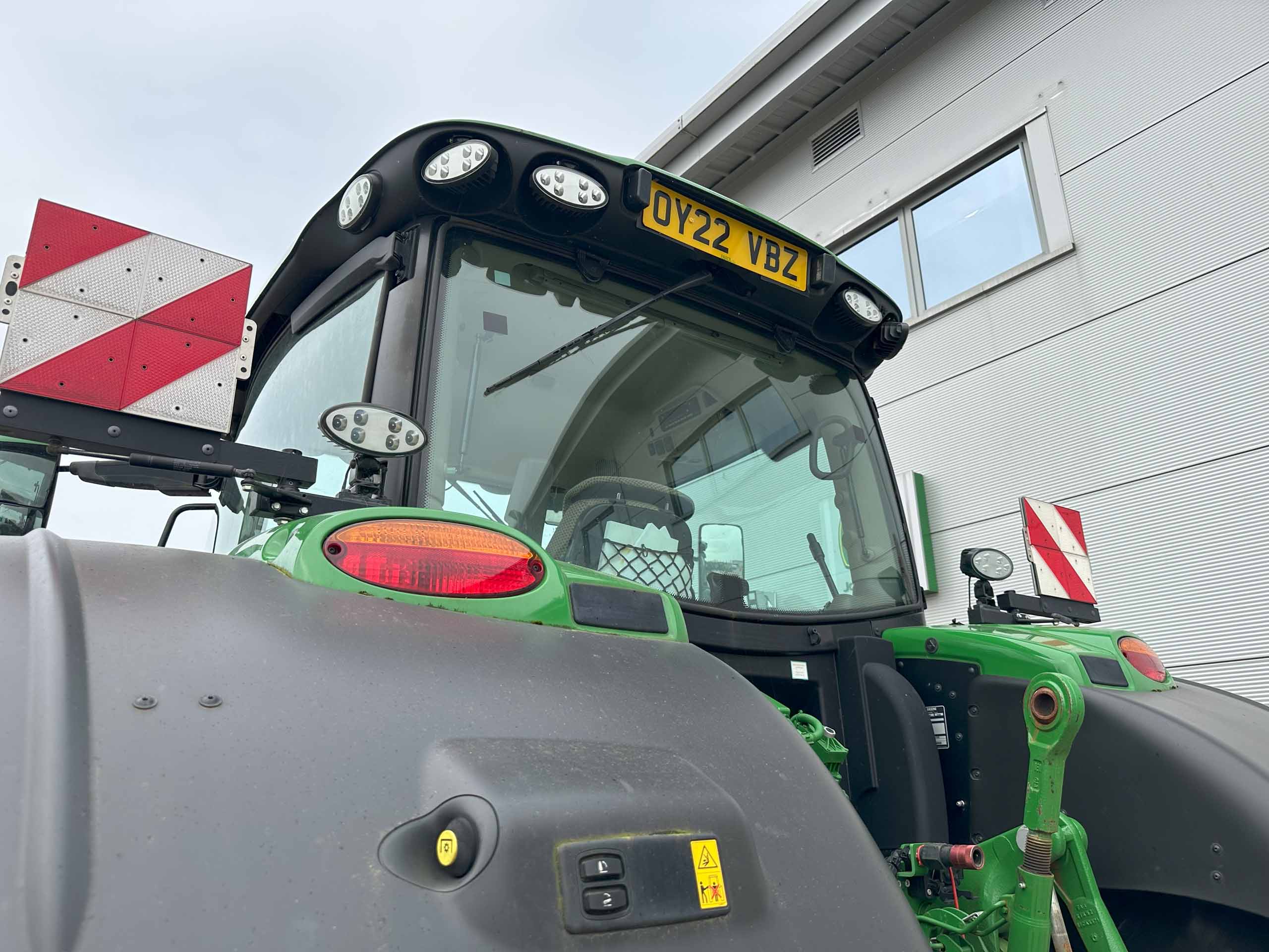 John Deere 6215R