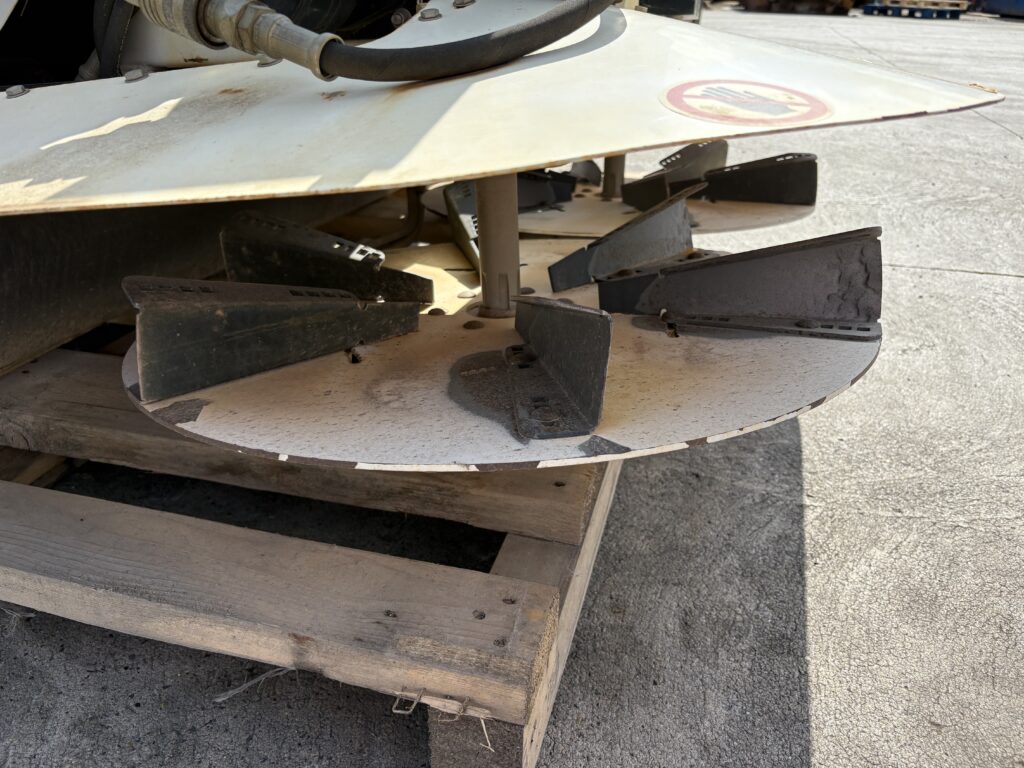 Dakota 410 Top Dresser to suit 2030A Pro Gator - Image 4