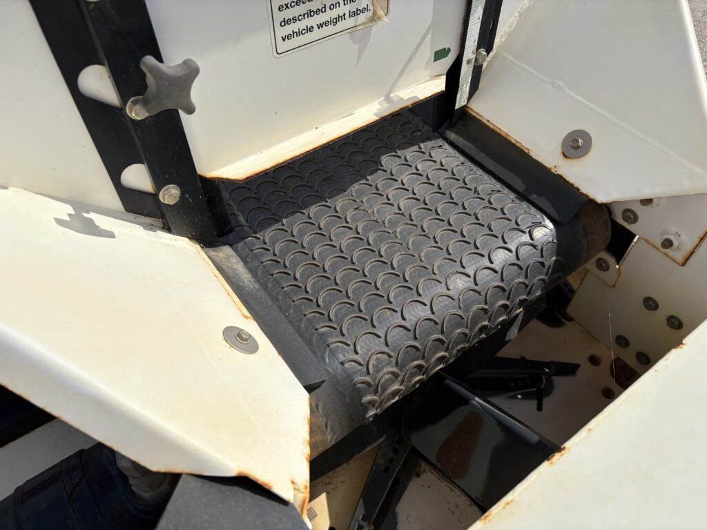 Dakota 410 Top Dresser to suit 2030A Pro Gator - Image 5