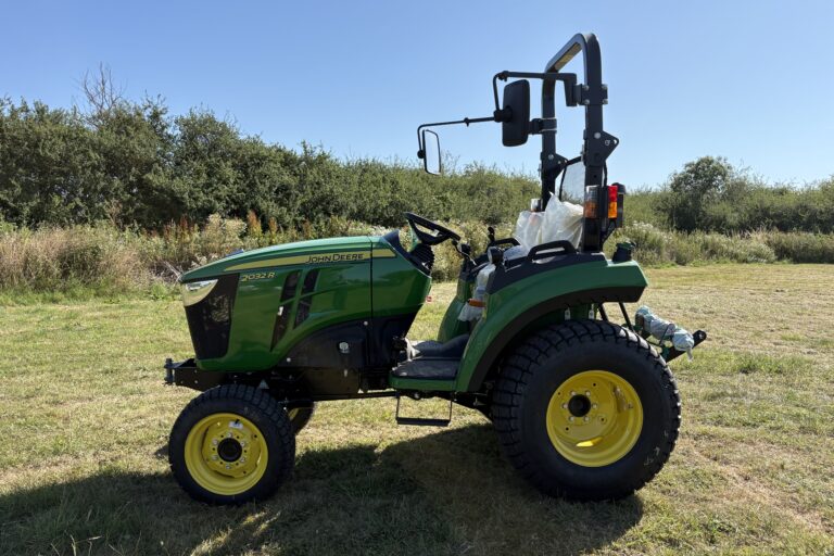 John Deere 2032R Compact Tractor