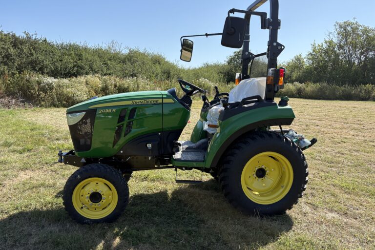 John Deere 2038R Compact Tractor