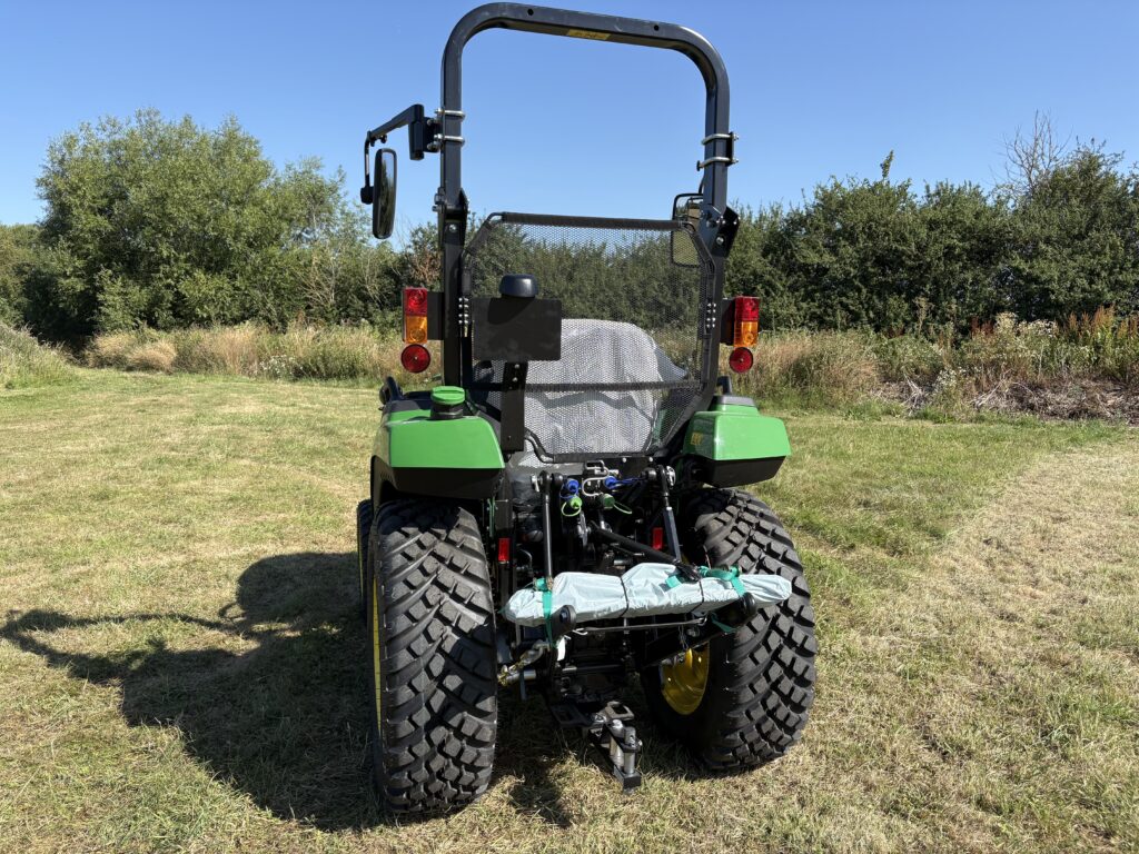 John Deere 2038R Compact Tractor - Image 3