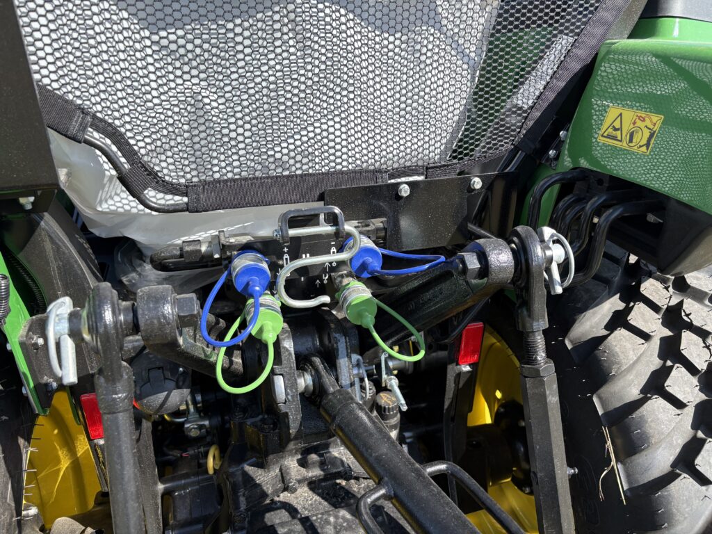 John Deere 2038R Compact Tractor - Image 7