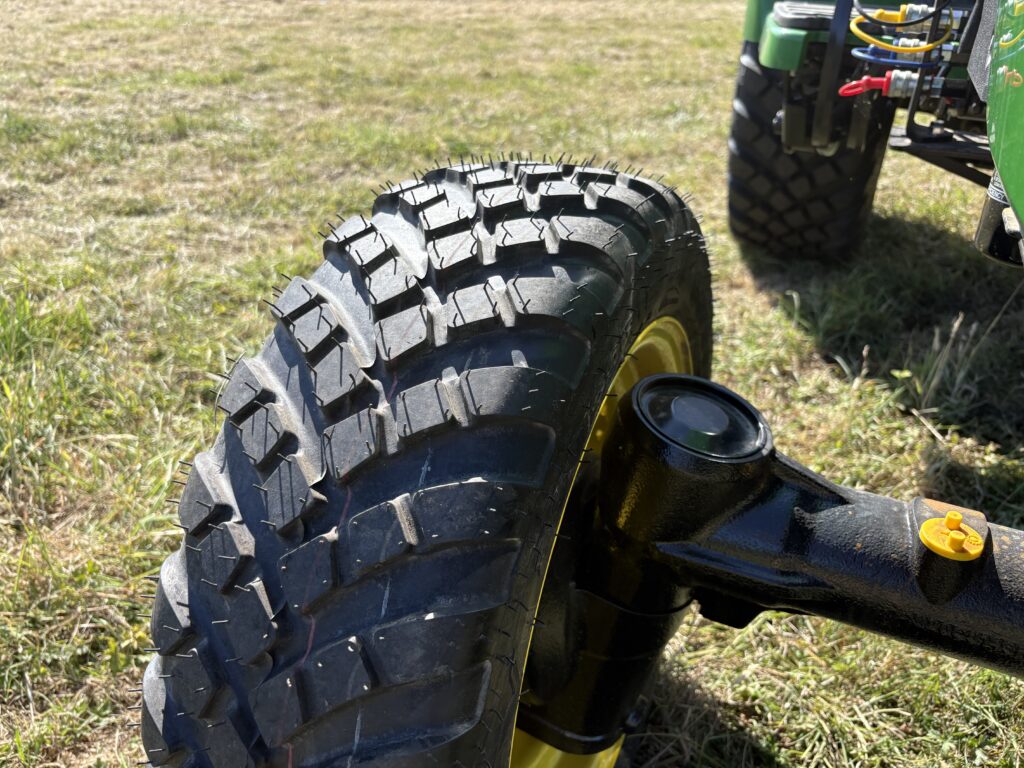 John Deere 2038R Compact Tractor - Image 6
