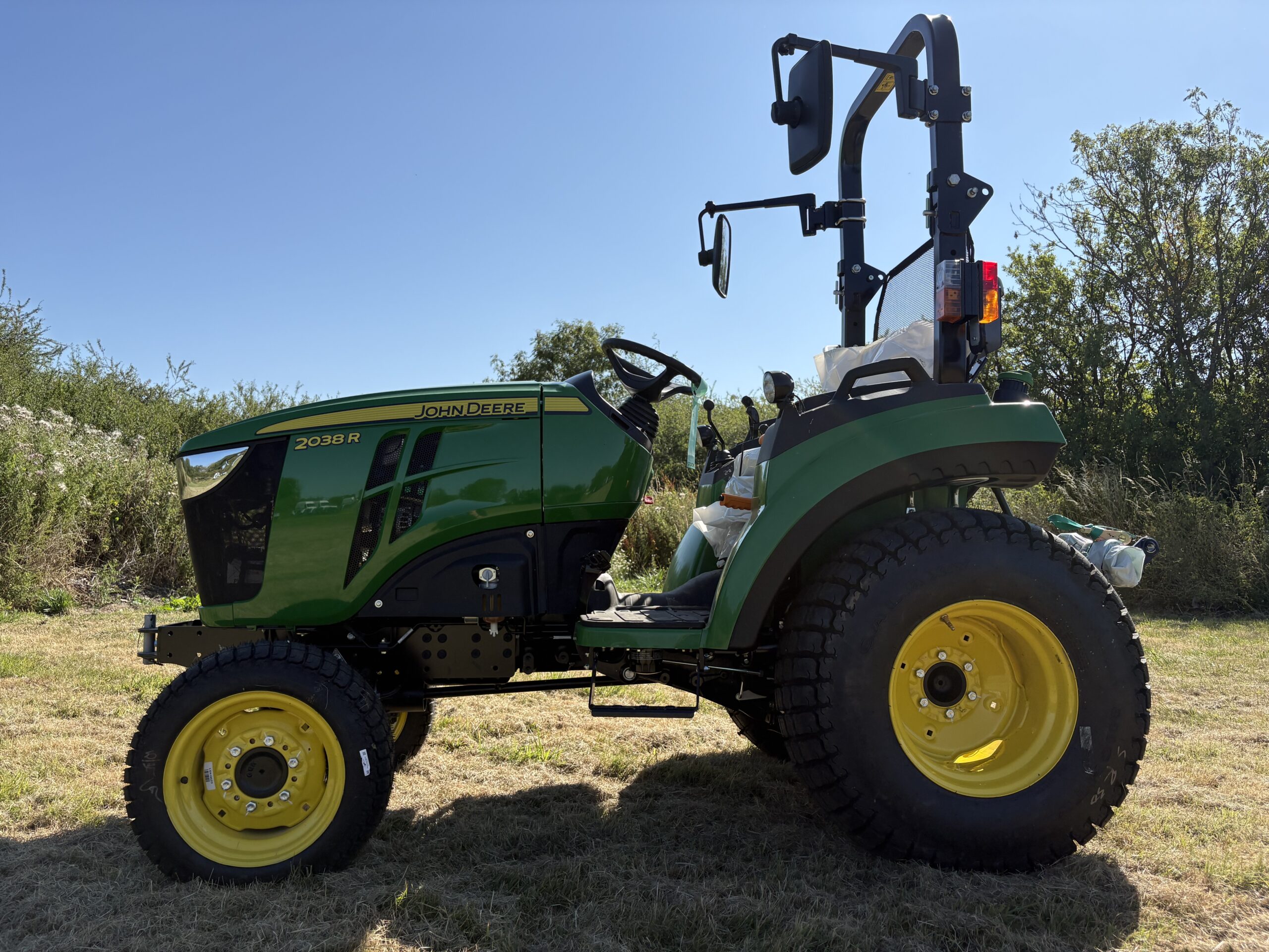 John Deere 2038R Compact Tractor