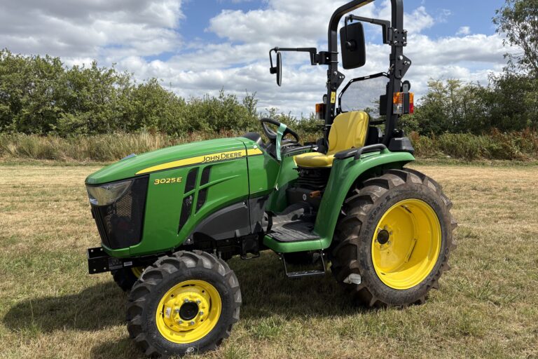 John Deere 3025E Compact Tractor