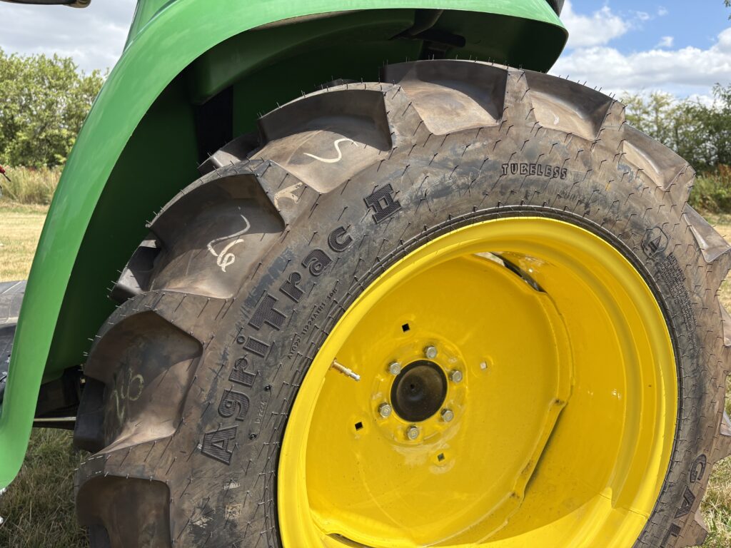 John Deere 3025E Compact Tractor - Image 7
