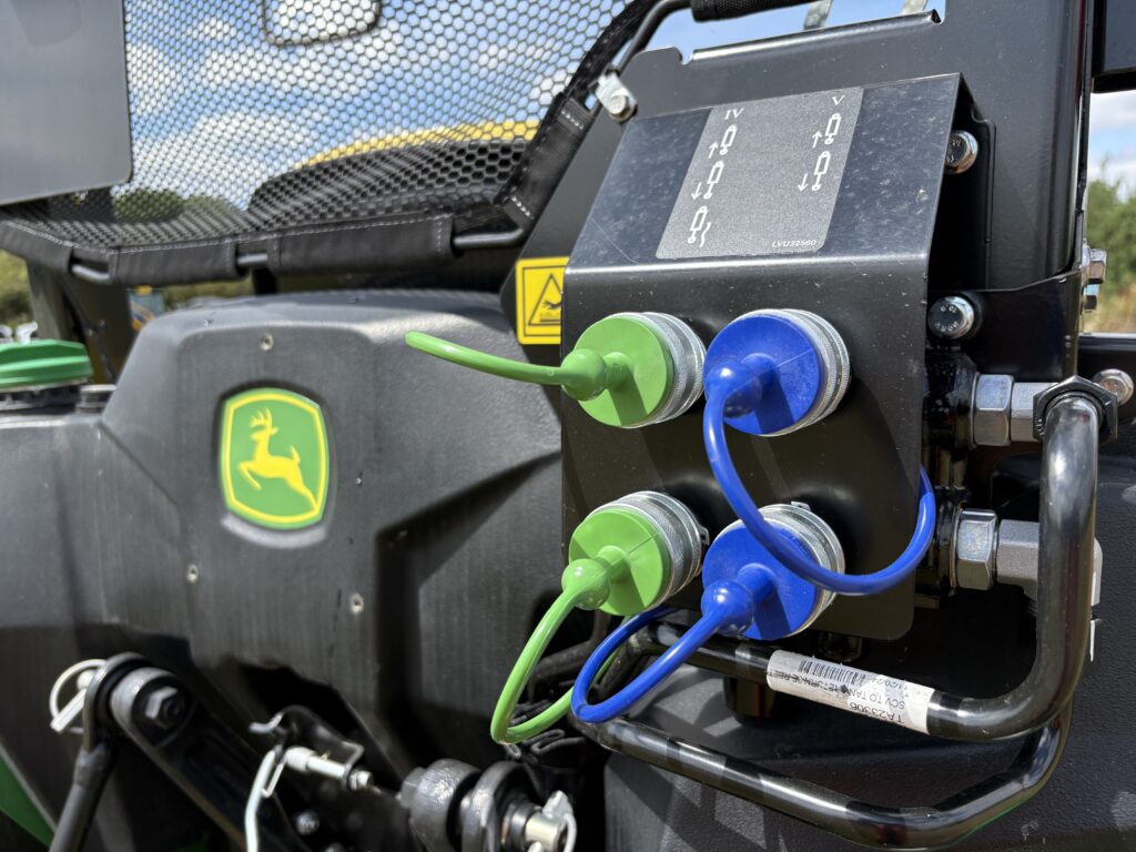 John Deere 3025E Compact Tractor - Image 5