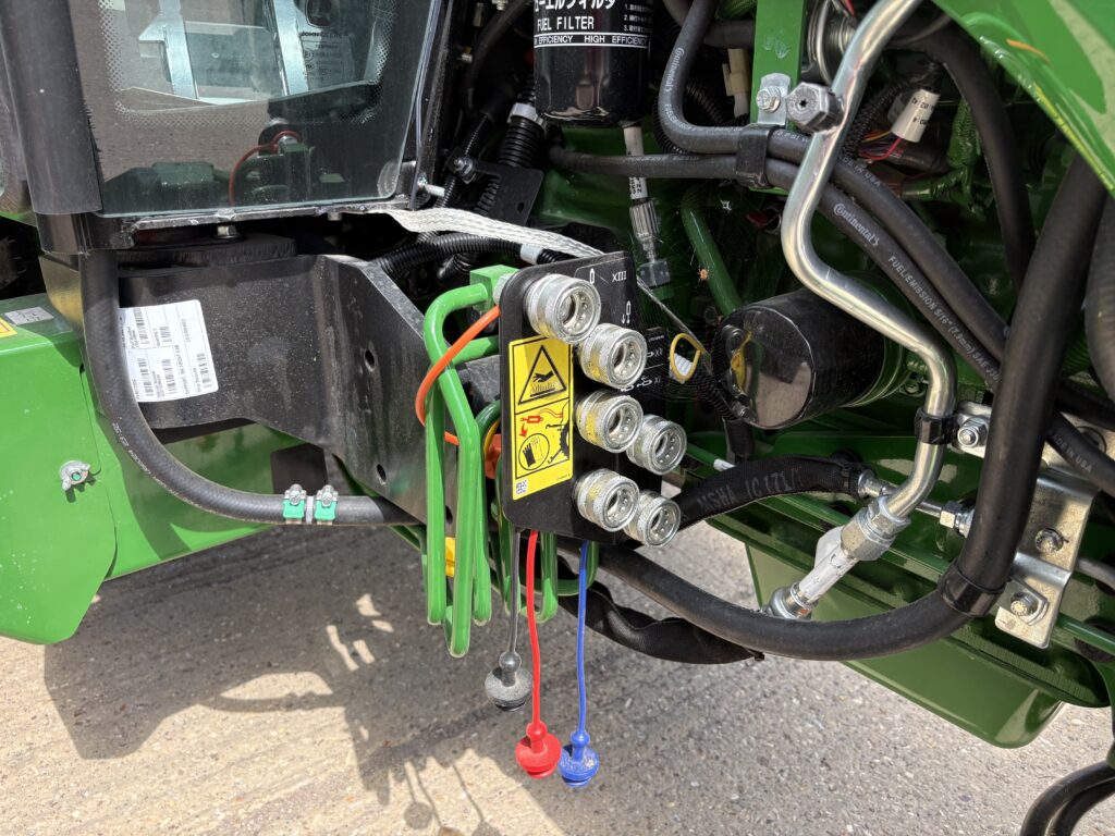 John Deere 4066R Compact Tractor - Image 5