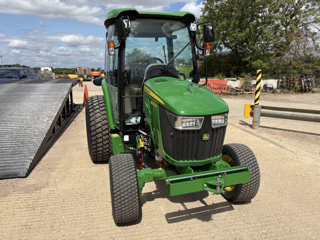 John Deere 4066R Compact Tractor - Image 2