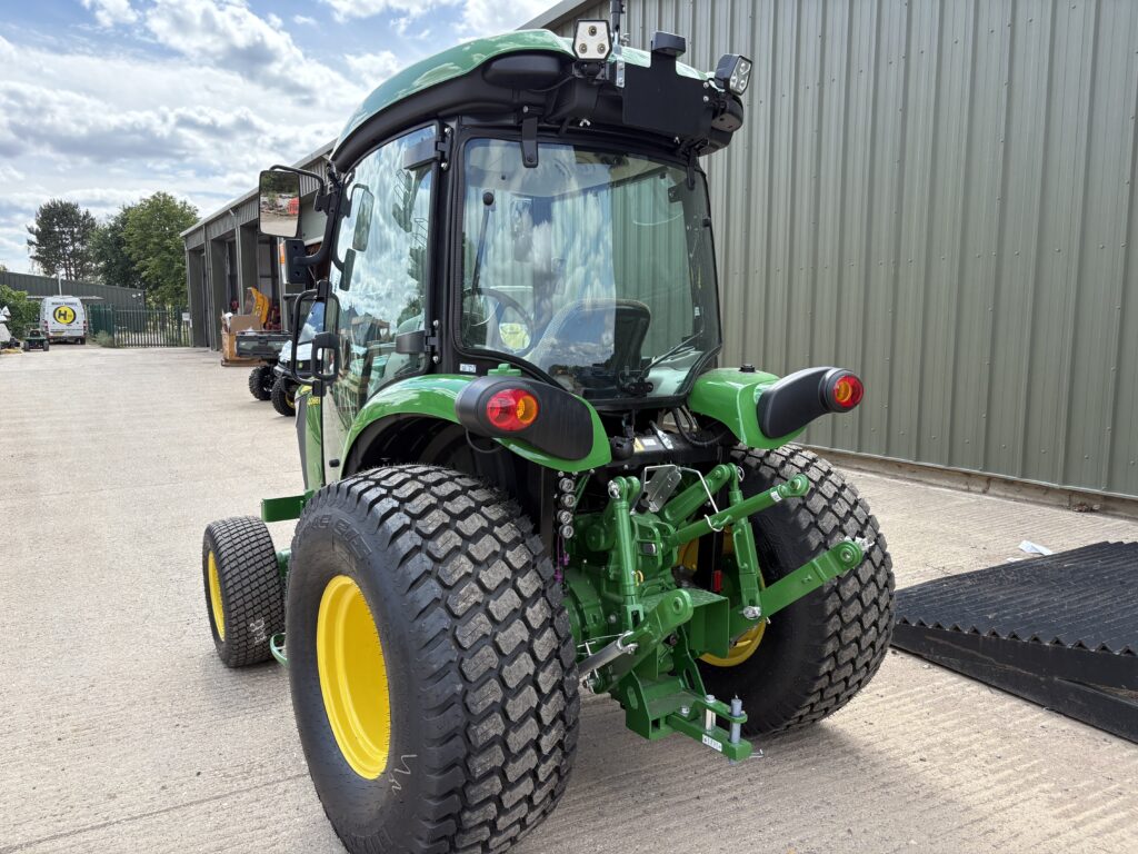 John Deere 4066R Compact Tractor - Image 3
