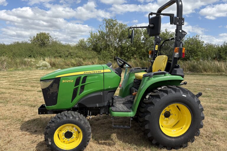John Deere 3025E Compact Tractor