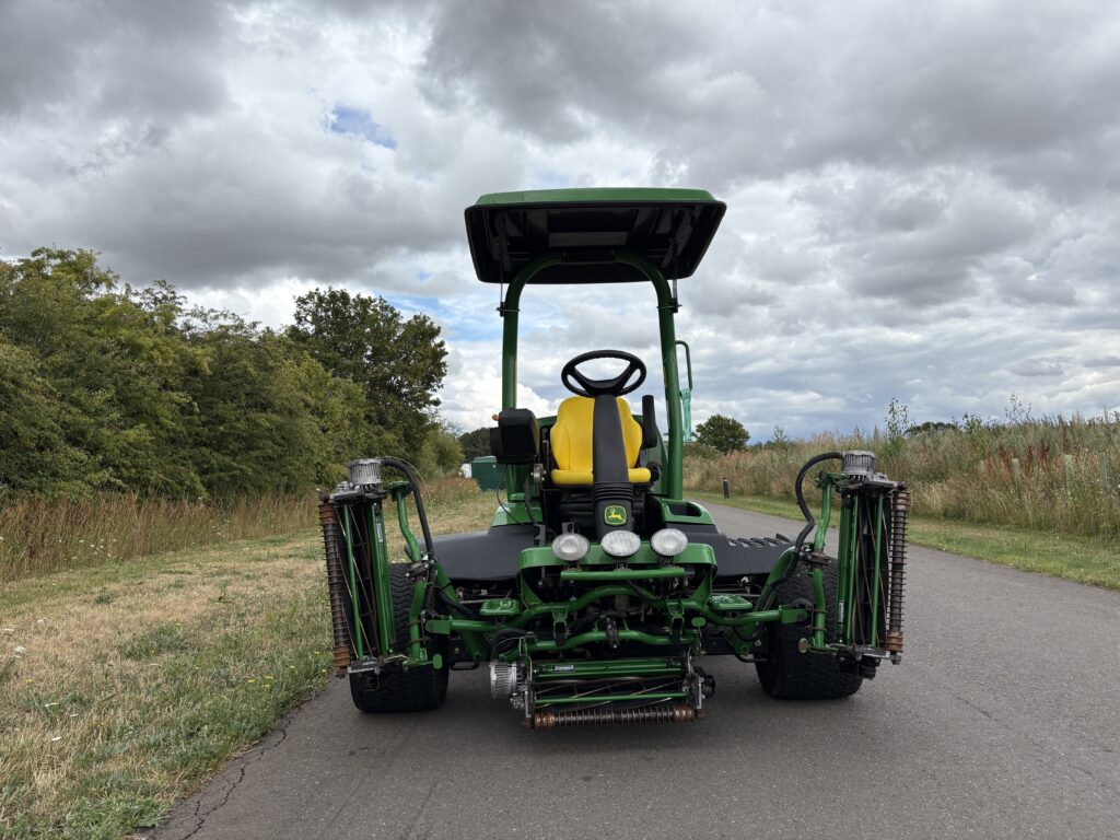 John Deere 7500AE Fairway Mower - Image 2