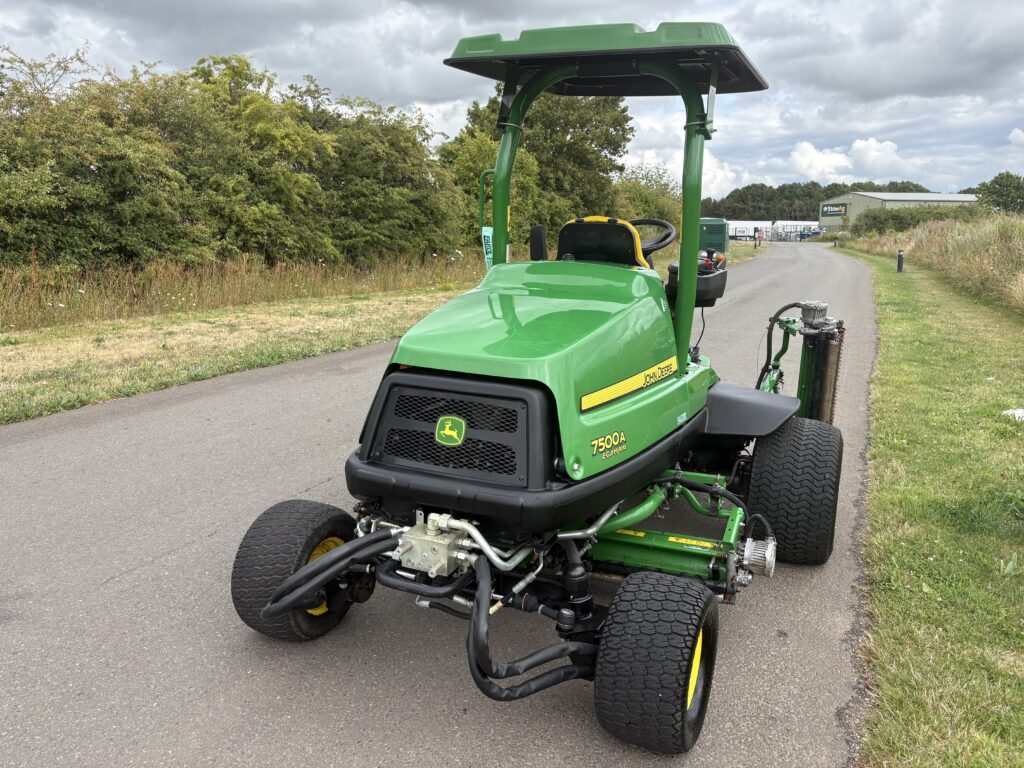 John Deere 7500AE Fairway Mower - Image 4