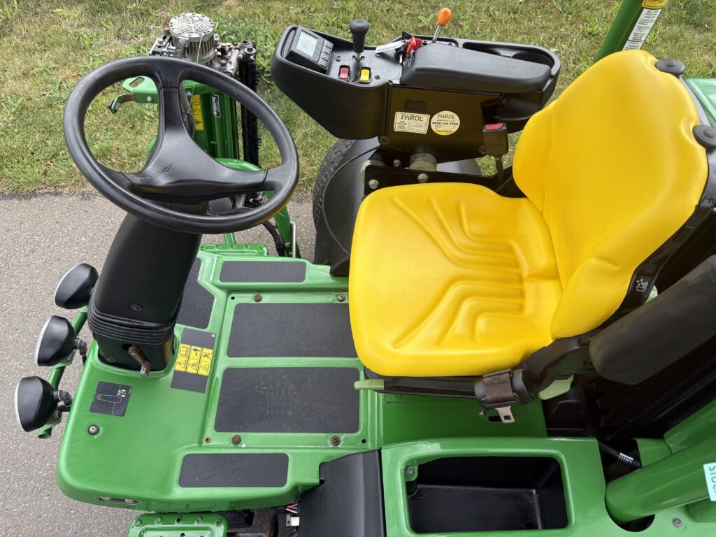 John Deere 7500AE Fairway Mower - Image 8