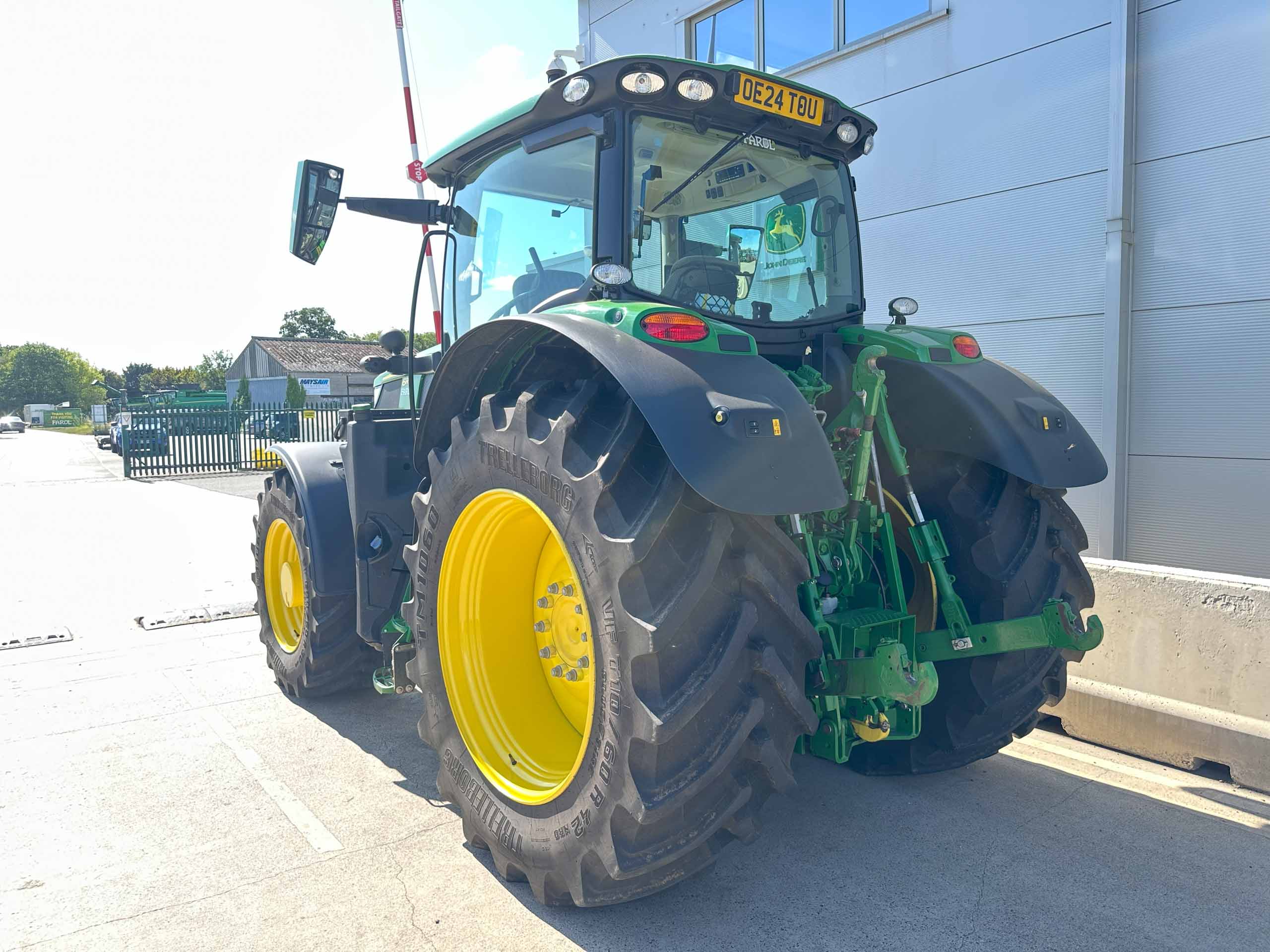 John Deere 6R 215
