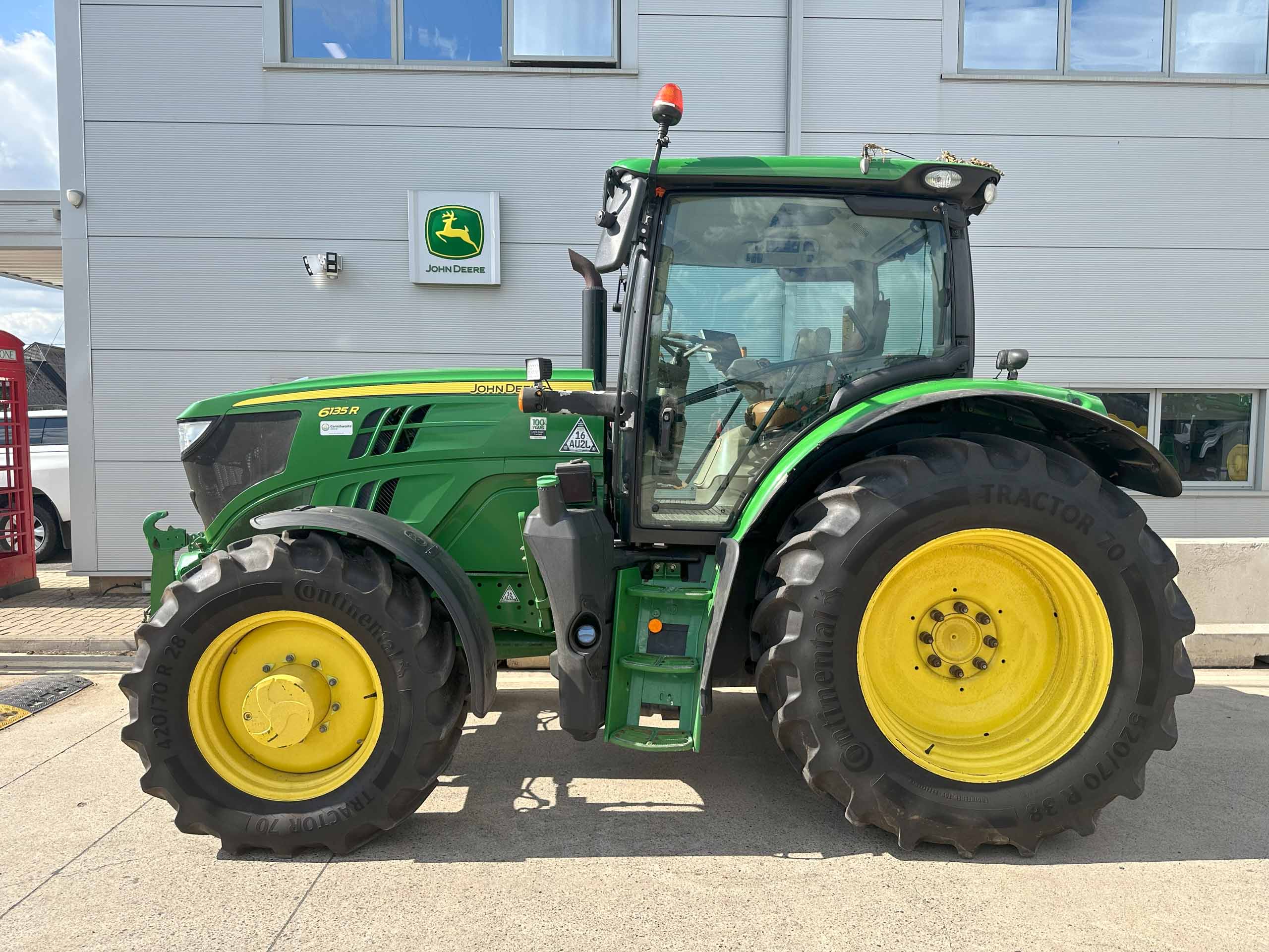 John Deere 6135R