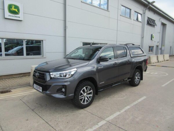 TOYOTA HILUX INVINCIBLE X - Image 2