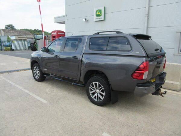 TOYOTA HILUX INVINCIBLE X - Image 4