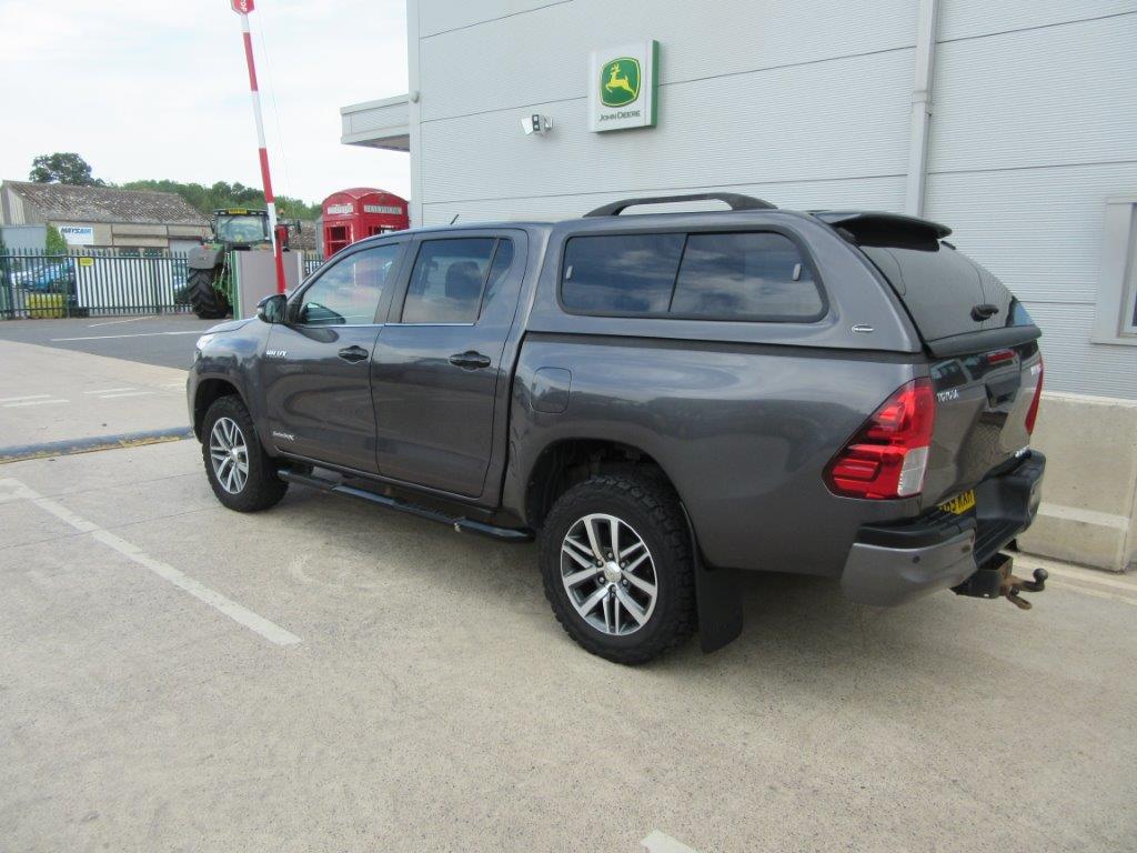Toyota HILUX INVINCIBLE X