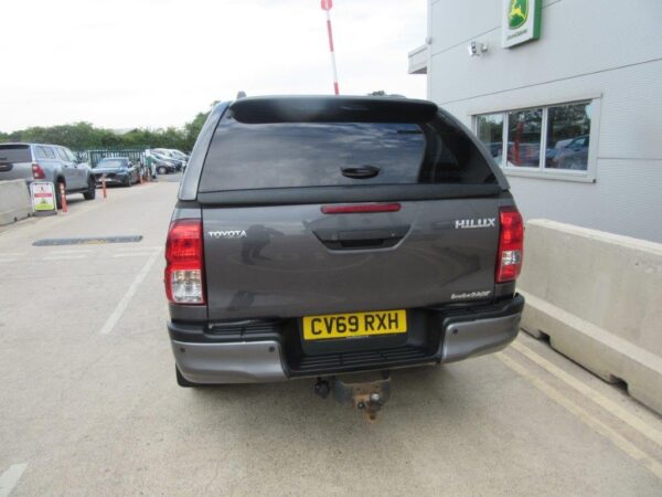 TOYOTA HILUX INVINCIBLE X - Image 5