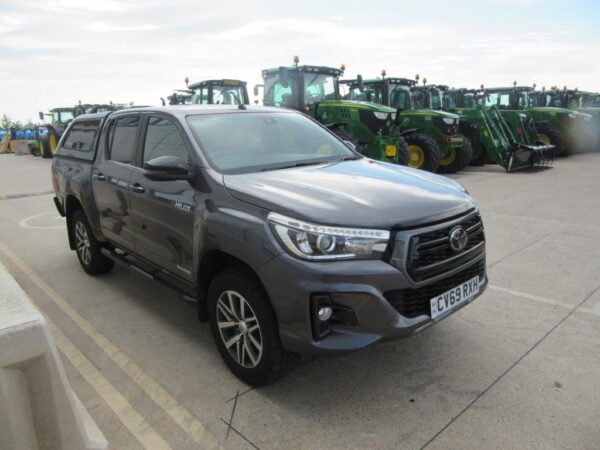 TOYOTA HILUX INVINCIBLE X - Image 8