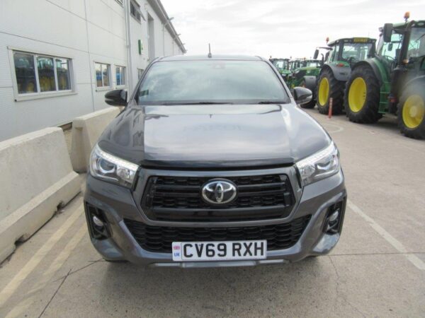 TOYOTA HILUX INVINCIBLE X - Image 9