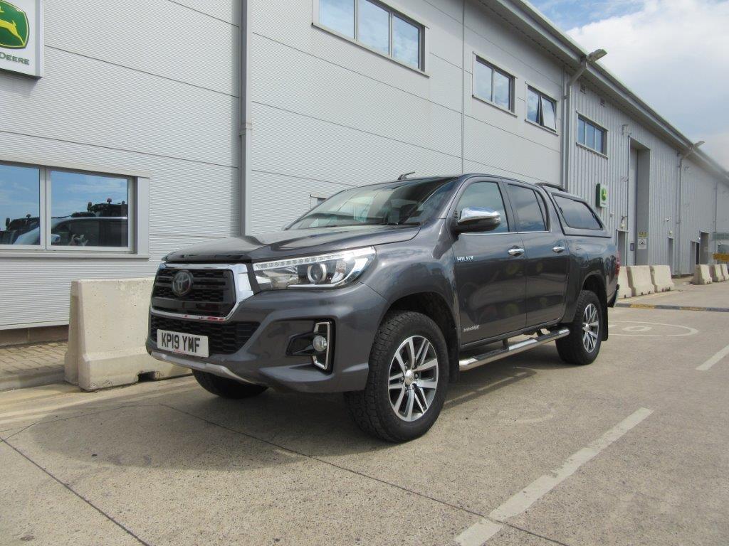 TOYOTA HILUX INVINCIBLE X