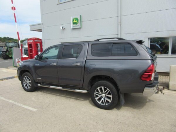 TOYOTA HILUX INVINCIBLE X - Image 4
