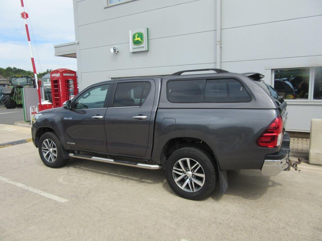 Toyota HILUX INVINCIBLE X
