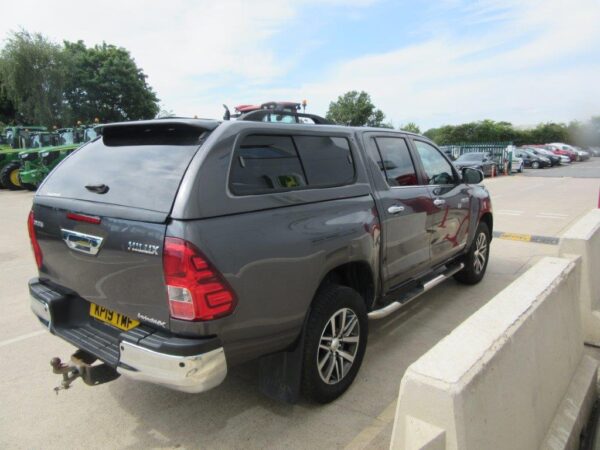 TOYOTA HILUX INVINCIBLE X - Image 7