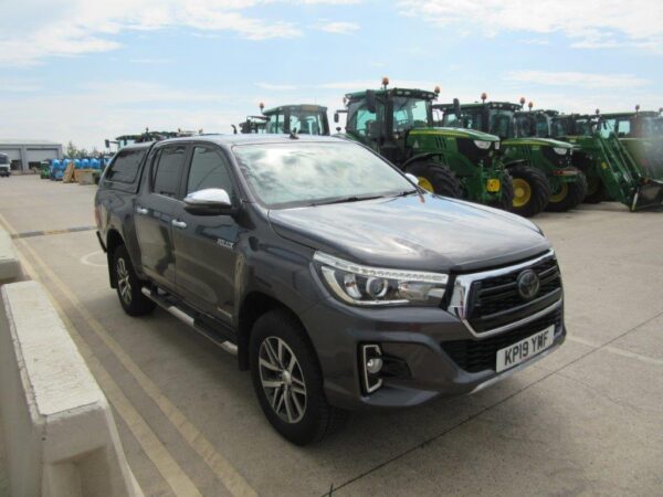 TOYOTA HILUX INVINCIBLE X - Image 8