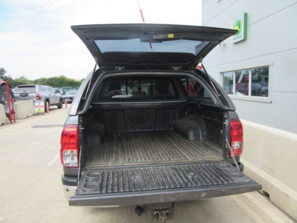 TOYOTA HILUX INVINCIBLE X - Image 10