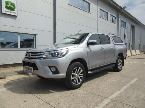 TOYOTA HILUX INVINCIBLE
