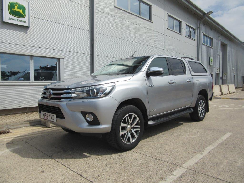 TOYOTA HILUX INVINCIBLE