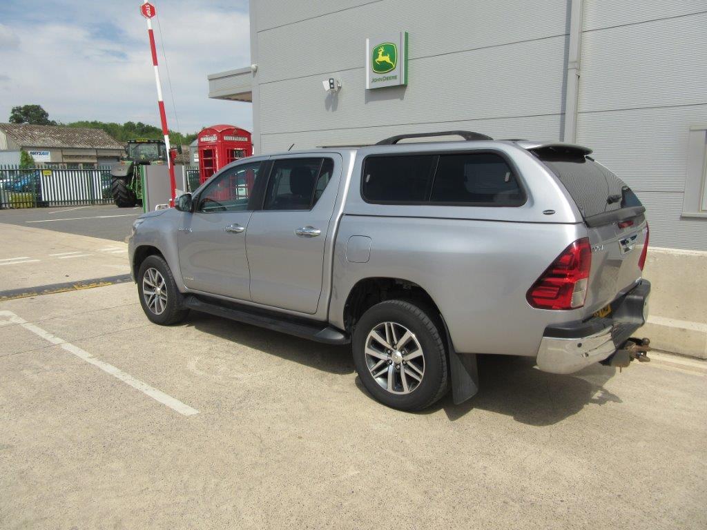 Toyota HILUX INVINCIBLE