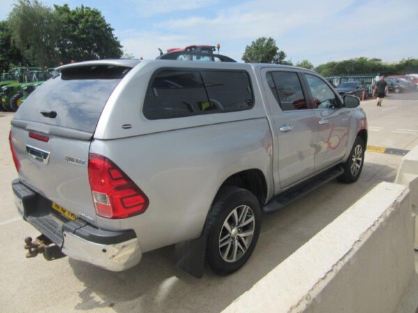 TOYOTA HILUX INVINCIBLE - Image 6