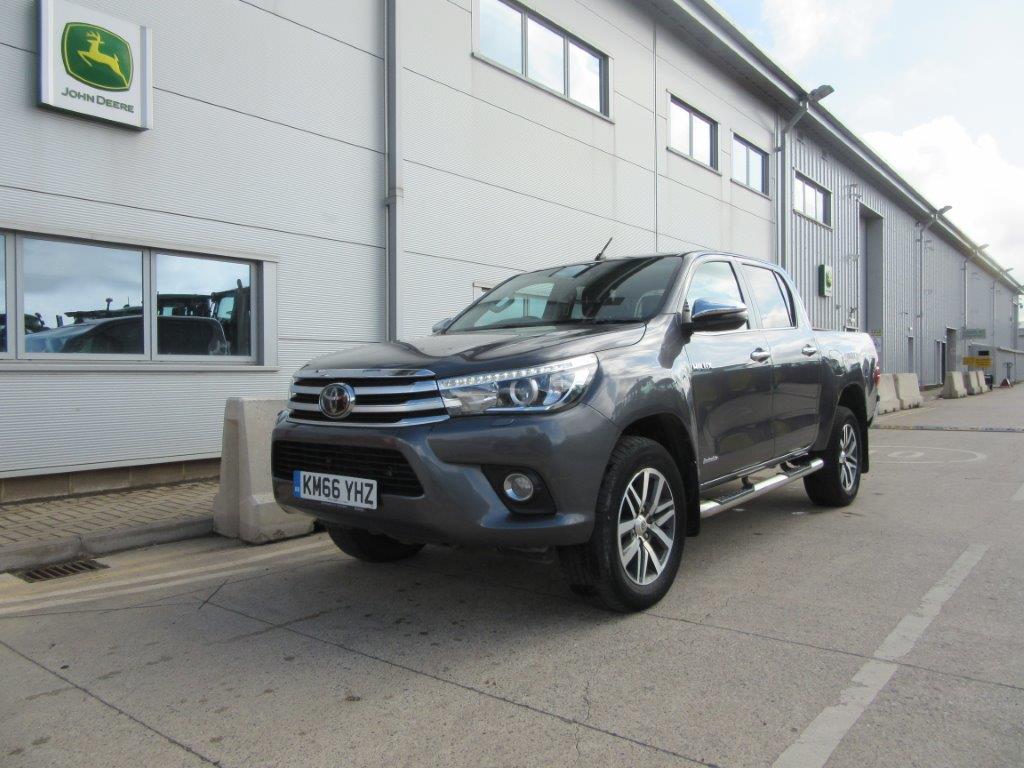 TOYOTA HILUX INVINCIBLE D-4D