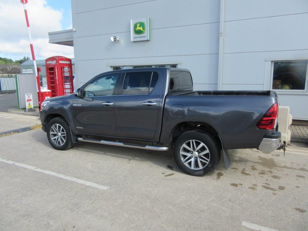 Toyota HILUX INVINCIBLE